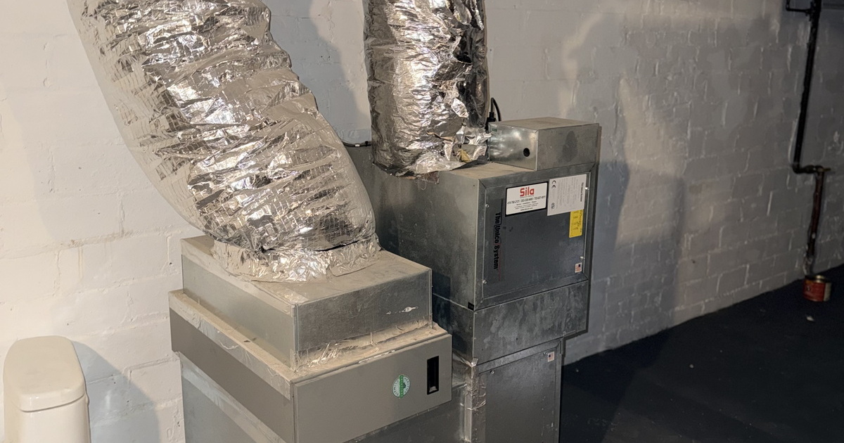 Old HVAC Unit With Restricted Flex Ductwork.jpeg