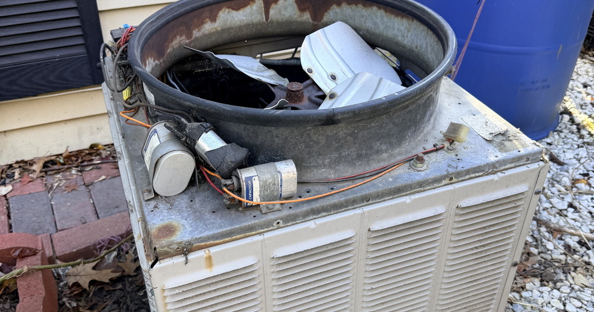Old Inefficient Outdoor Condenser Unit.jpg